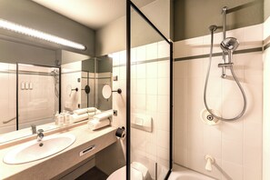 Miljøvenlige toiletartikler, hårtørrer, håndklæder