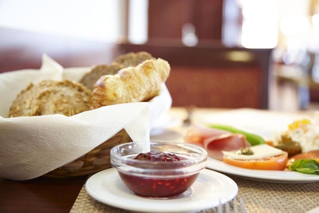 Tägliches Frühstücksbuffet (19.50 EUR pro Person)