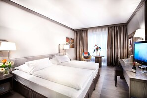 Hypo-allergenic bedding, minibar, desk, laptop workspace
