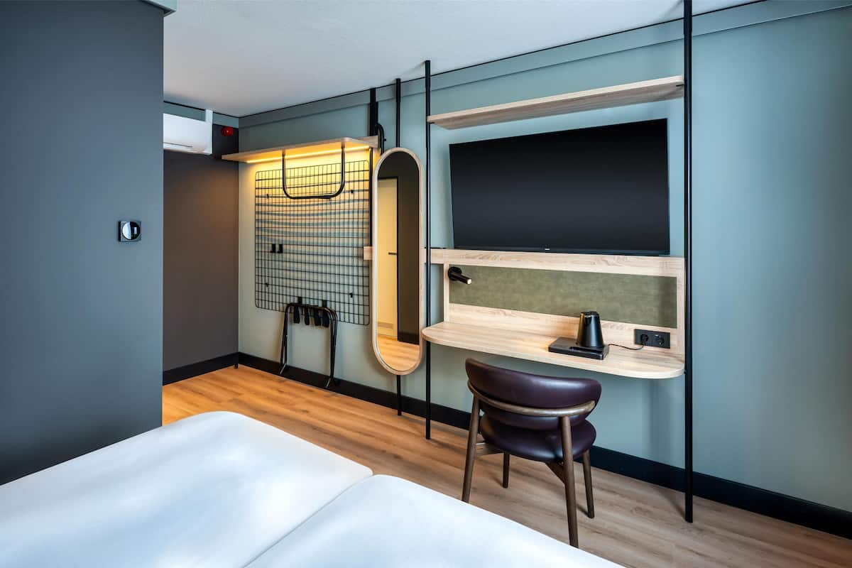 Habitación estándar | Ropa de cama hipoalergénica, minibar y escritorio