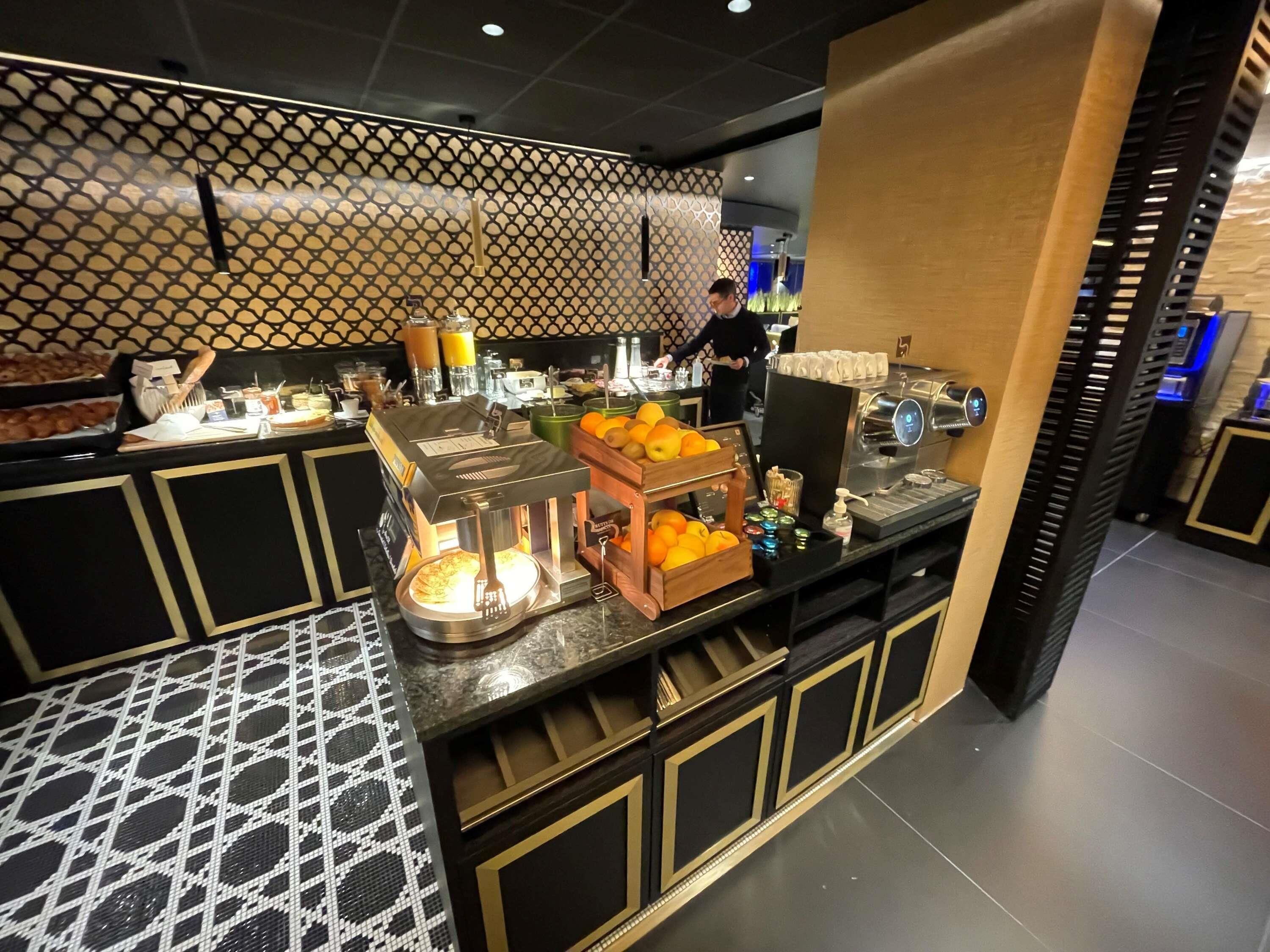 Petit déjeuner buffet (20 EUR par personne)