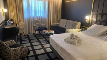 Hochwertige Bettwaren, Pillowtop-Betten, Minibar, Zimmersafe
