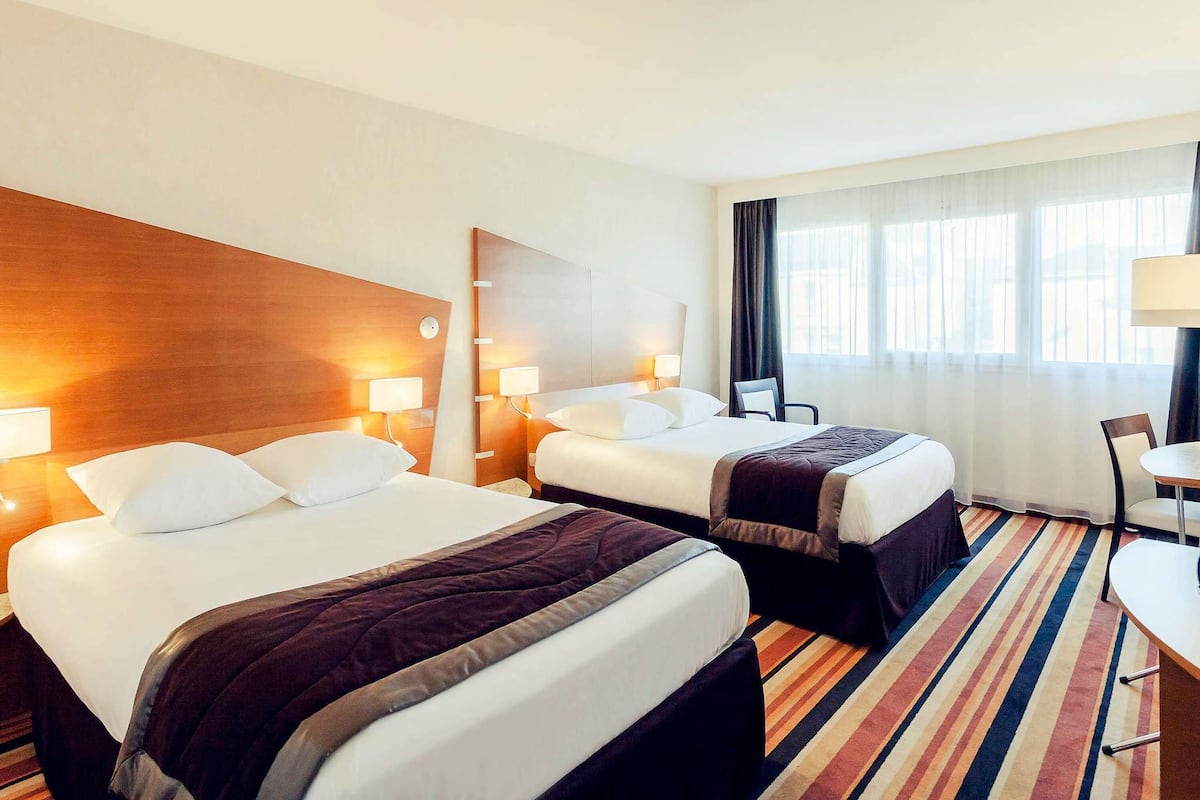 Premium bedding, pillow-top beds, minibar, in-room safe