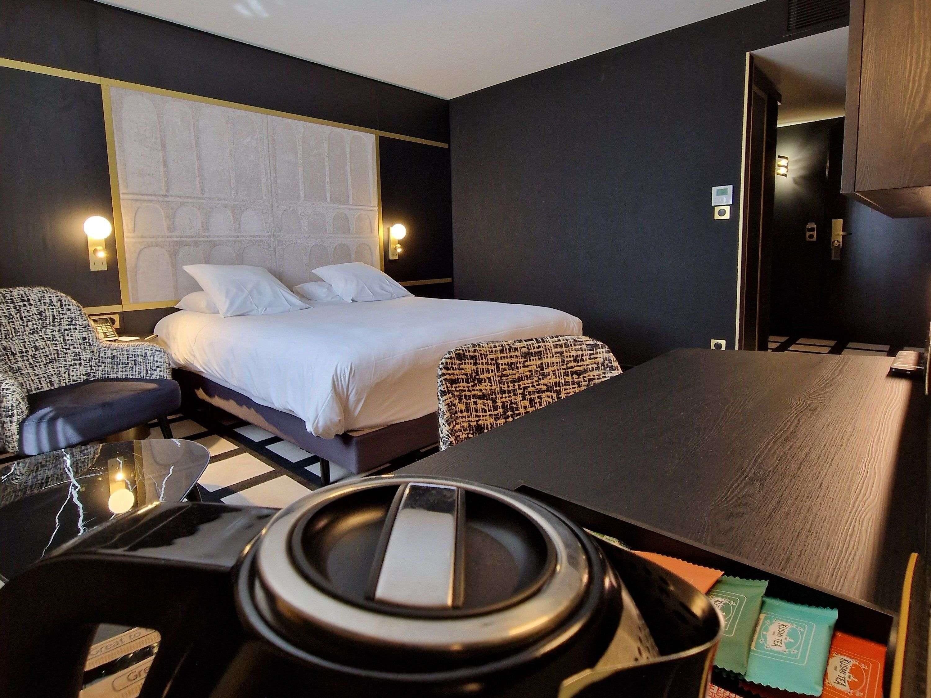 Literie de qualité supérieure, surmatelas, minibar