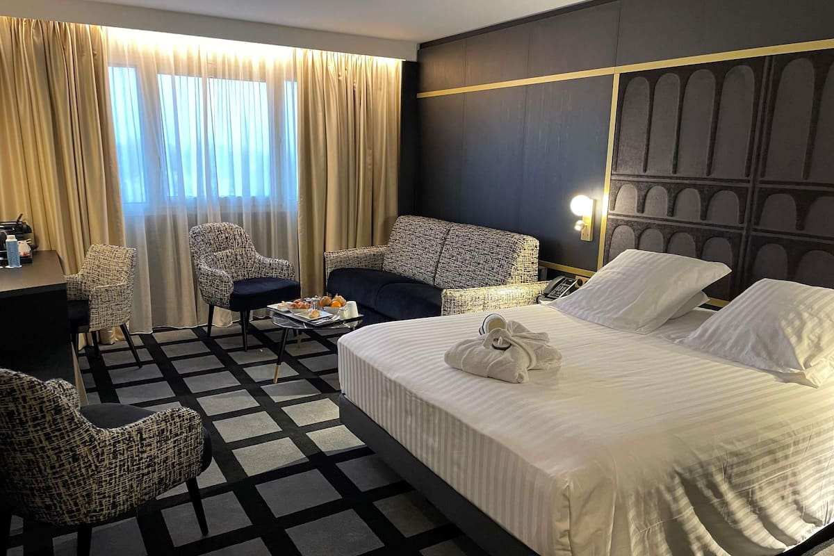 Deluxe Room, 1 Double Bed with Sofa bed