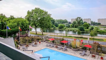 Premium bedding, pillowtop beds, minibar, in-room safe