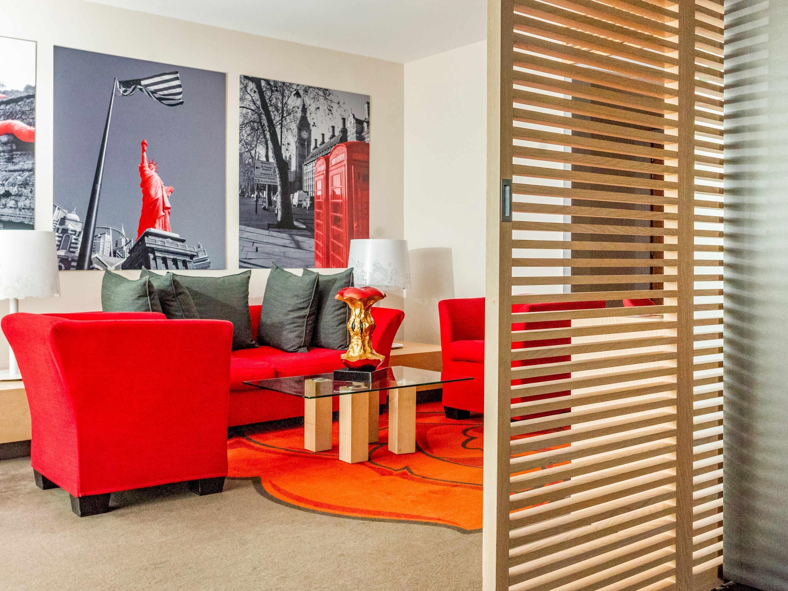 premium bedding, pillow-top beds, minibar, in-room safe