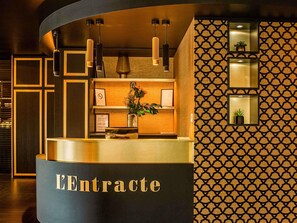 Luxe beddengoed, pillowtop-bedden, een minibar, een kluis op de kamer