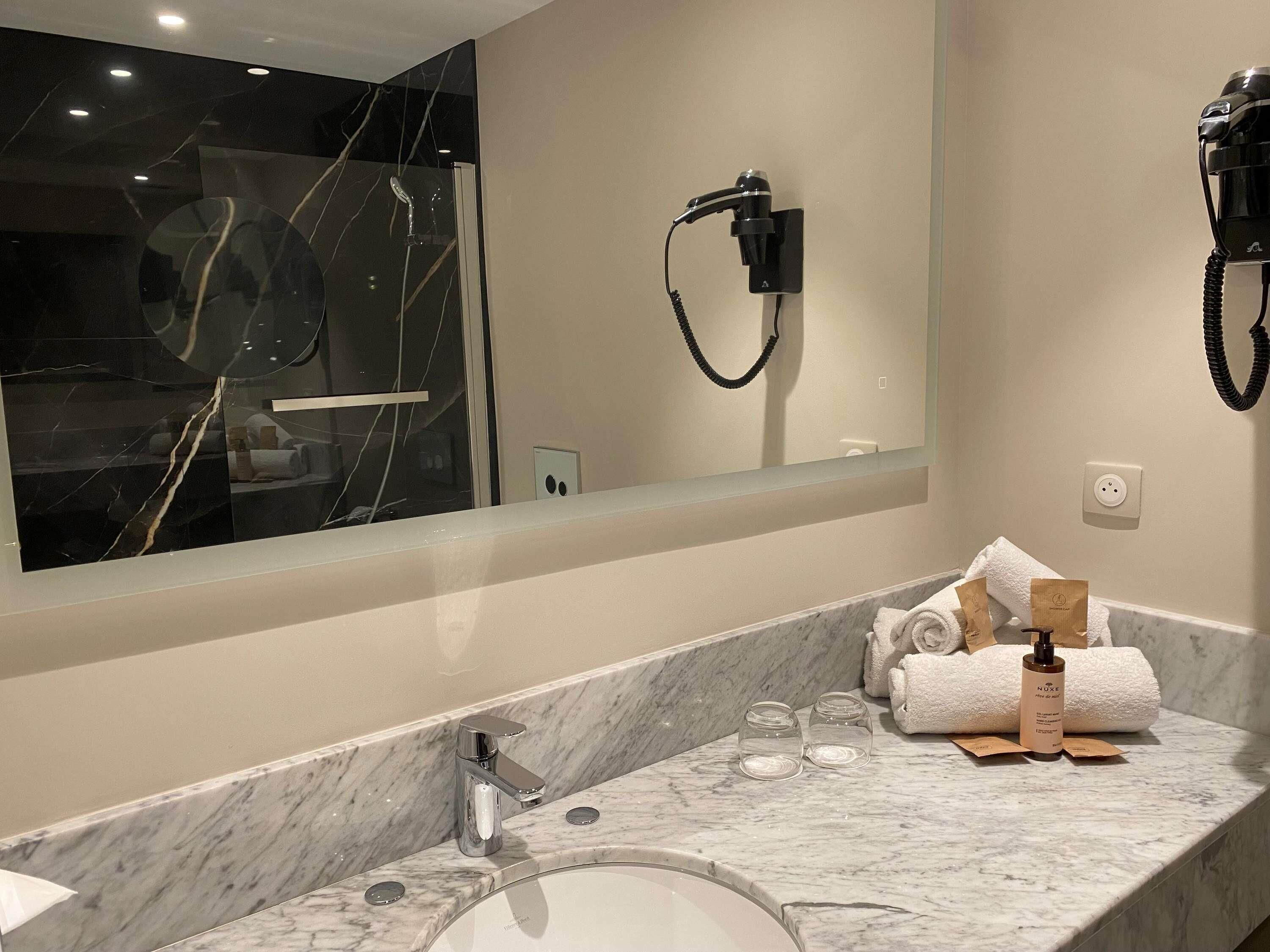 Premium bedding, pillowtop beds, minibar, in-room safe