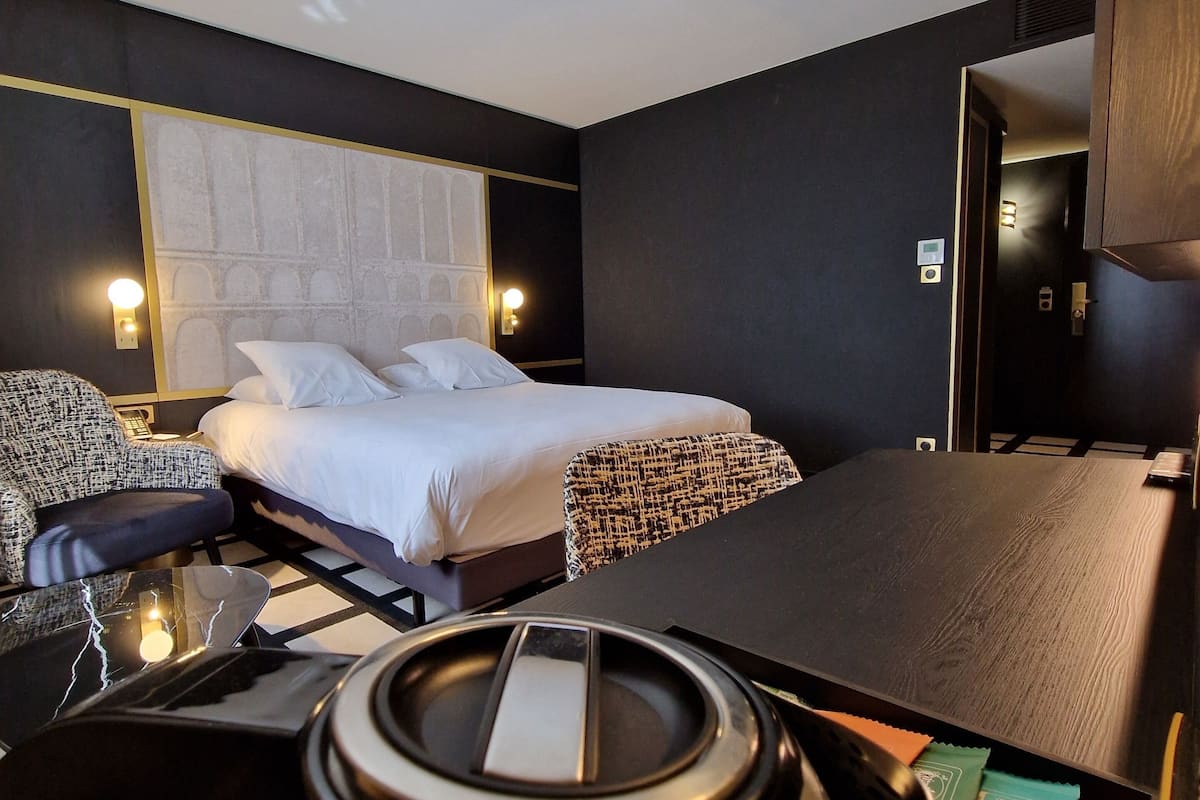 deluxe room, 1 double bed with sofa bed | premium bedding, pillow-top beds, minibar, in-room safe