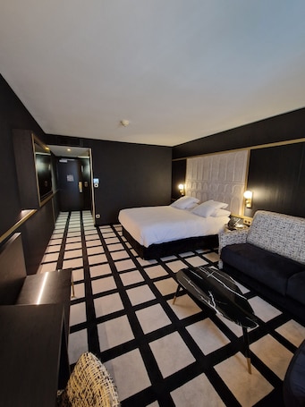 Ropa de cama de alta calidad, colchones con pillow-top y minibar