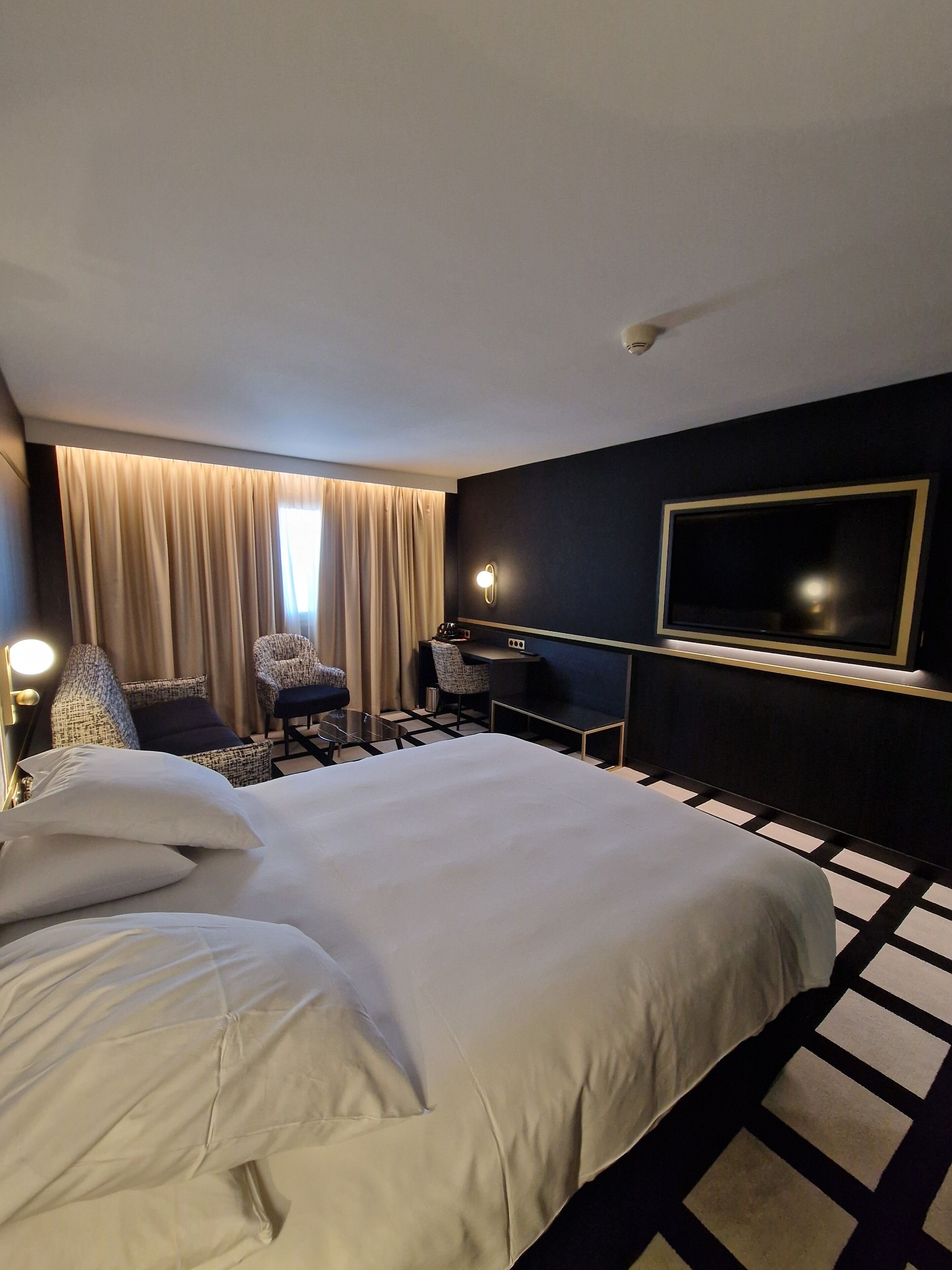 deluxe room, 1 double bed with sofa bed | premium bedding, pillow-top beds, minibar, in-room safe