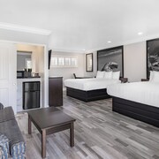 Aura Inn Monterey