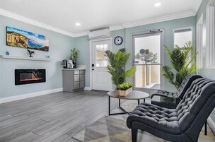 Televisión de pantalla plana, estación para reproductor de MP3