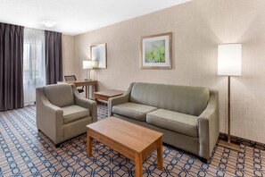 Suite, 1 kingsize-seng med sovesofa, ikke-røyk | Skrivebord, strykejern/-brett og barnesenger (inkludert)