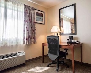 Standard Room, 1 Queen Bed, Non Smoking | Premium bedding, in-room safe, desk, blackout drapes - Quality Inn New Columbia–Lewisburg (New Columbia)