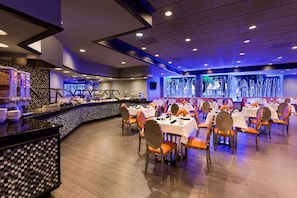 Daily cooked-to-order breakfast (USD 16 per person)