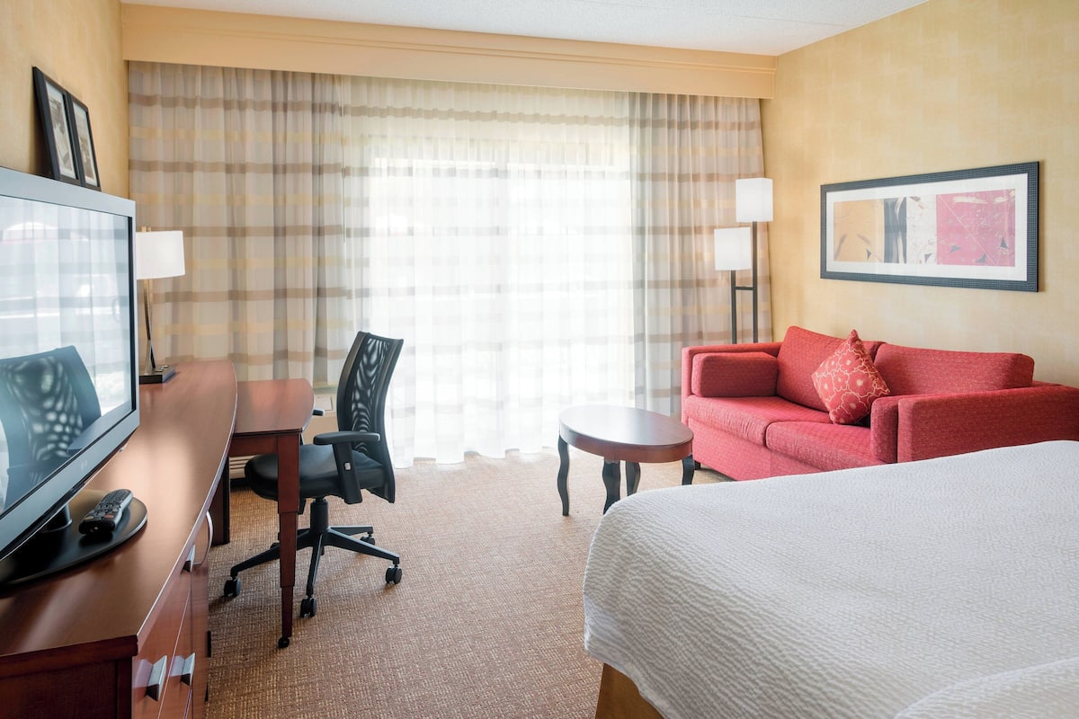 In-room safe, desk, iron/ironing board, free cots/infant beds