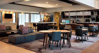 Courtyard by Marriott Chicago Naperville