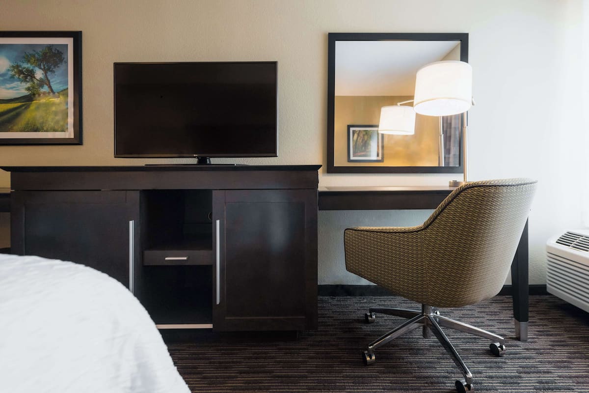 In-room safe, desk, iron/ironing board, free WiFi