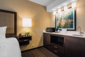 Room, 1 King Bed, Non Smoking, Refrigerator & Microwave