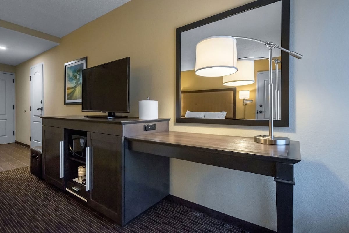 Desk, iron/ironing board, free WiFi, bed sheets