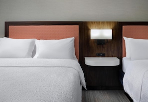Desk, iron/ironing board, free WiFi, bed sheets - Hampton Inn Meridian (Meridian)