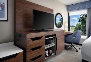 Caja de seguridad en la habitación y escritorio