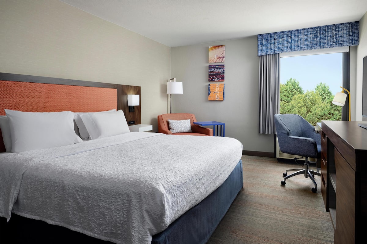 Room, 1 King Bed, Accessible (Mobility & Hearing, Roll-in Shower) | Desk, iron/ironing board, WiFi (free), alarm clocks