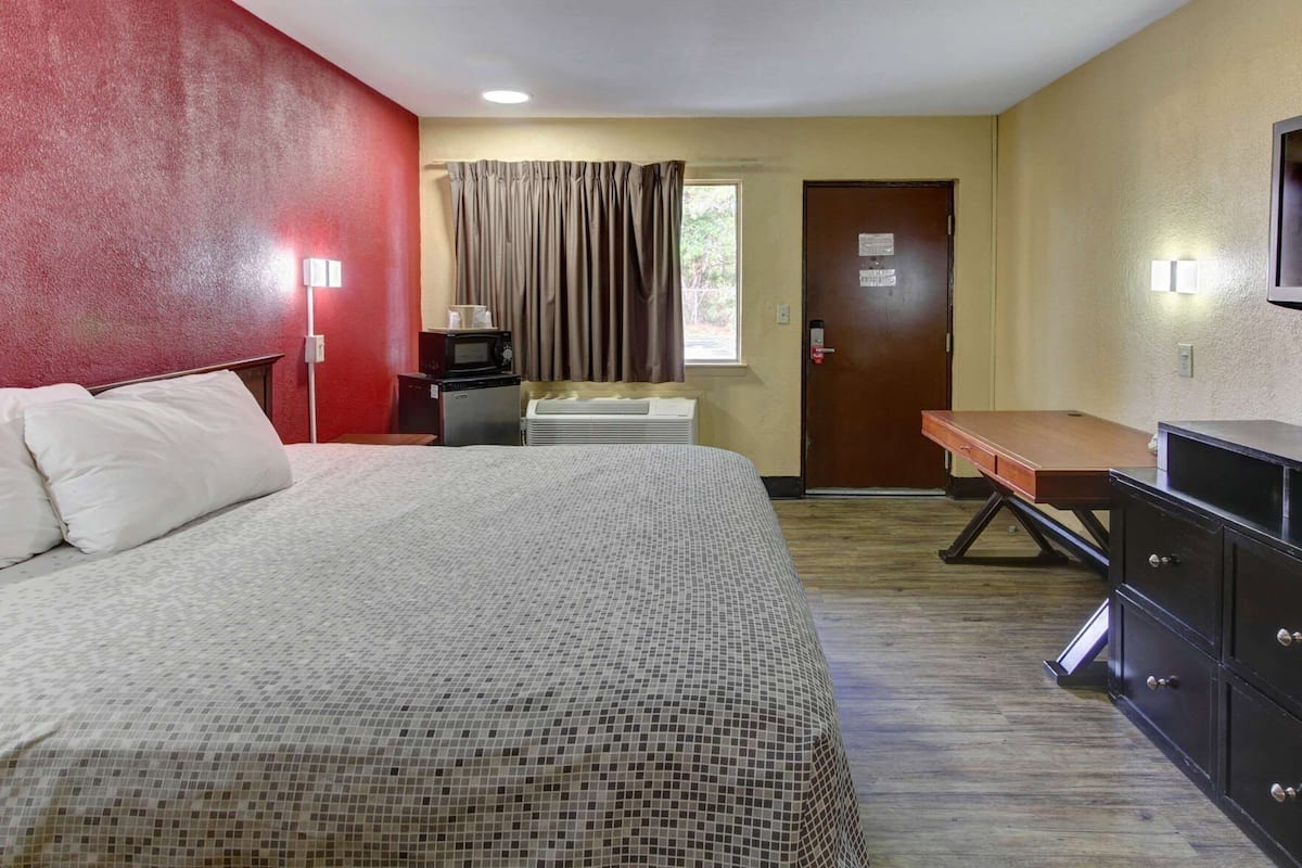 Desk, laptop workspace, rollaway beds, free WiFi