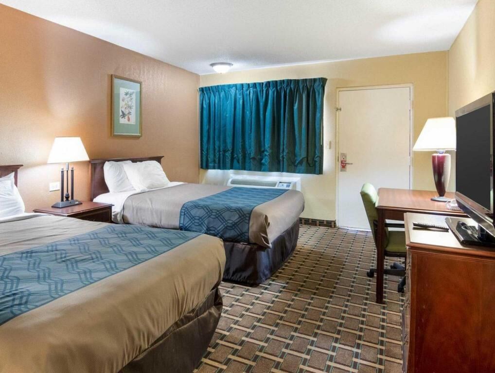 Desk, laptop workspace, rollaway beds, free WiFi