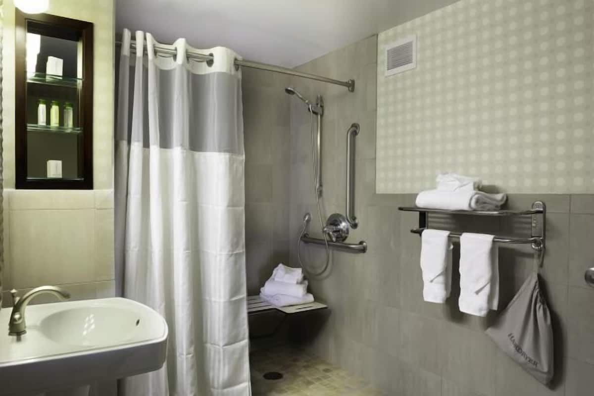 Salle de bain | Articles de toilette de luxe, sèche-cheveux, serviettes fournies, savon