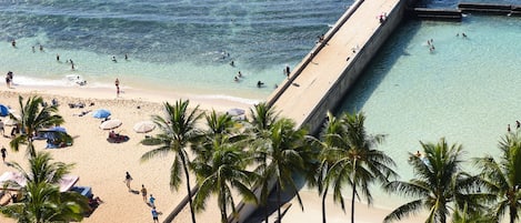 Una playa cerca