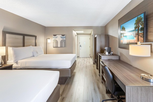 Kamar Standar, 2 Tempat Tidur Queen, Bebas Asap Rokok | Seprai katun Mesir, seprai premium, dan tempat tidur Select Comfort