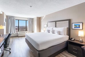 Standard Room, 1 King Bed | Egyptian cotton sheets, premium bedding, Select Comfort beds - Harborside Hotel (Oxon Hill)