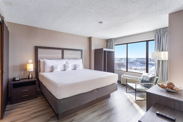 Harborside Hotel - Oxon Hill, MD
