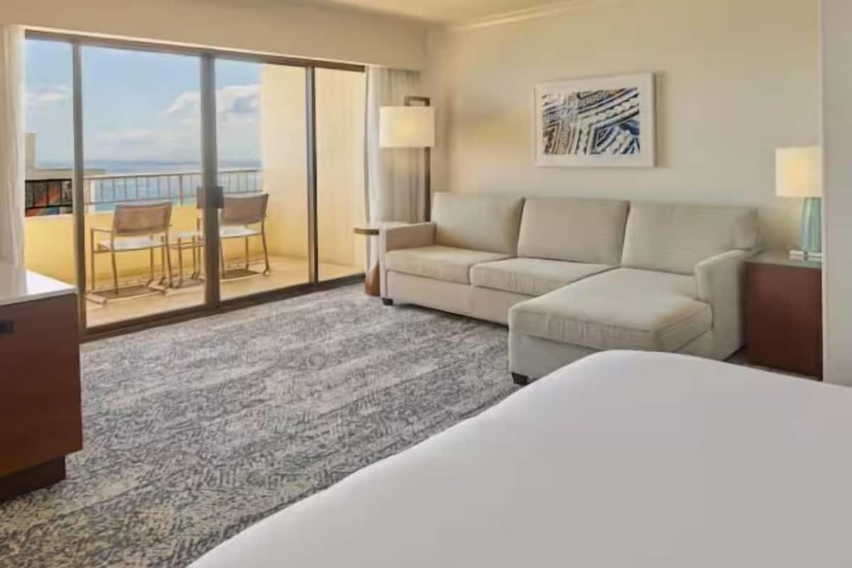 1 bedroom, premium bedding, in-room safe, desk