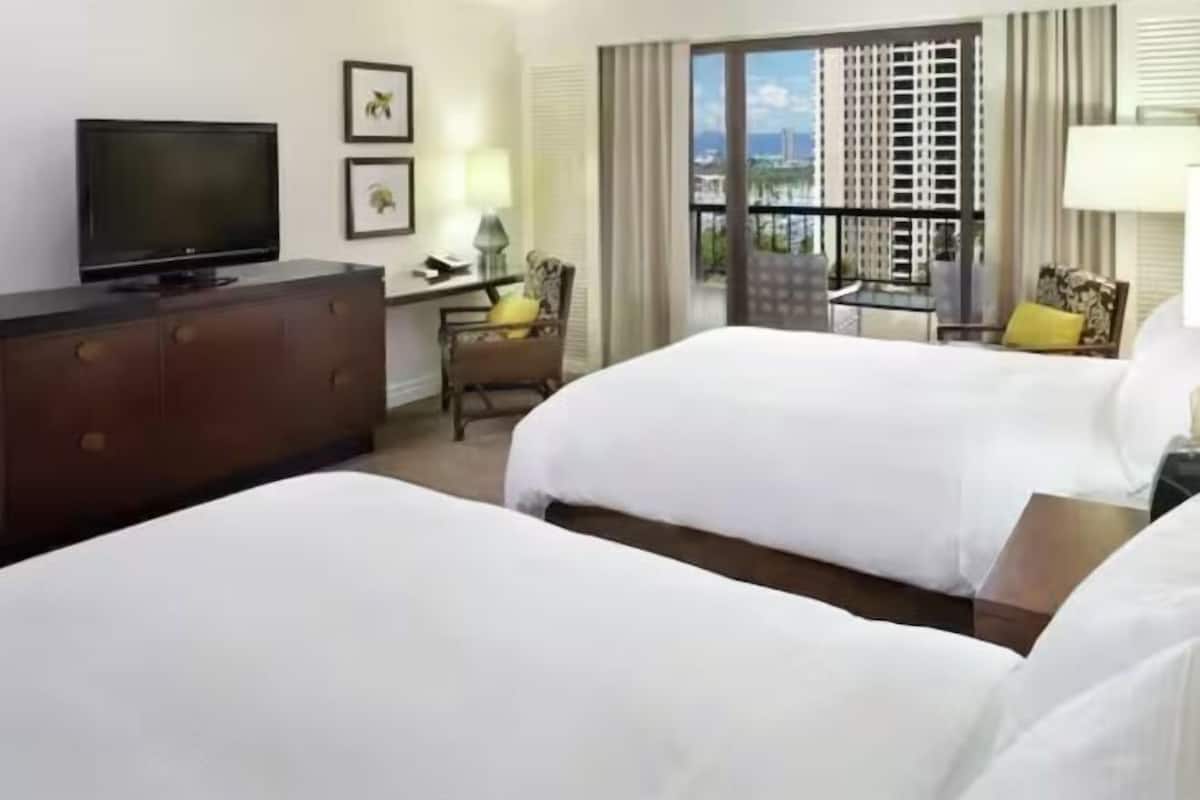 1 bedroom, premium bedding, in-room safe, desk