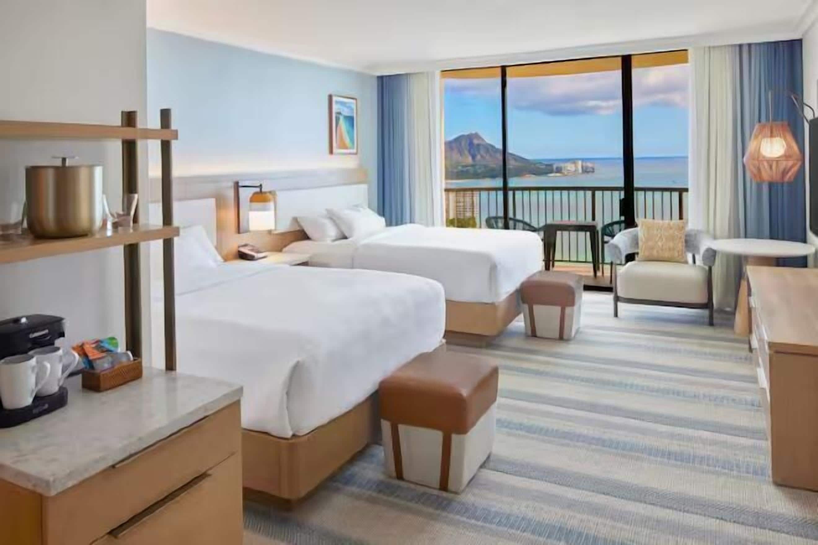 高級寢具、房內夾萬、書桌、手提電腦工作空間