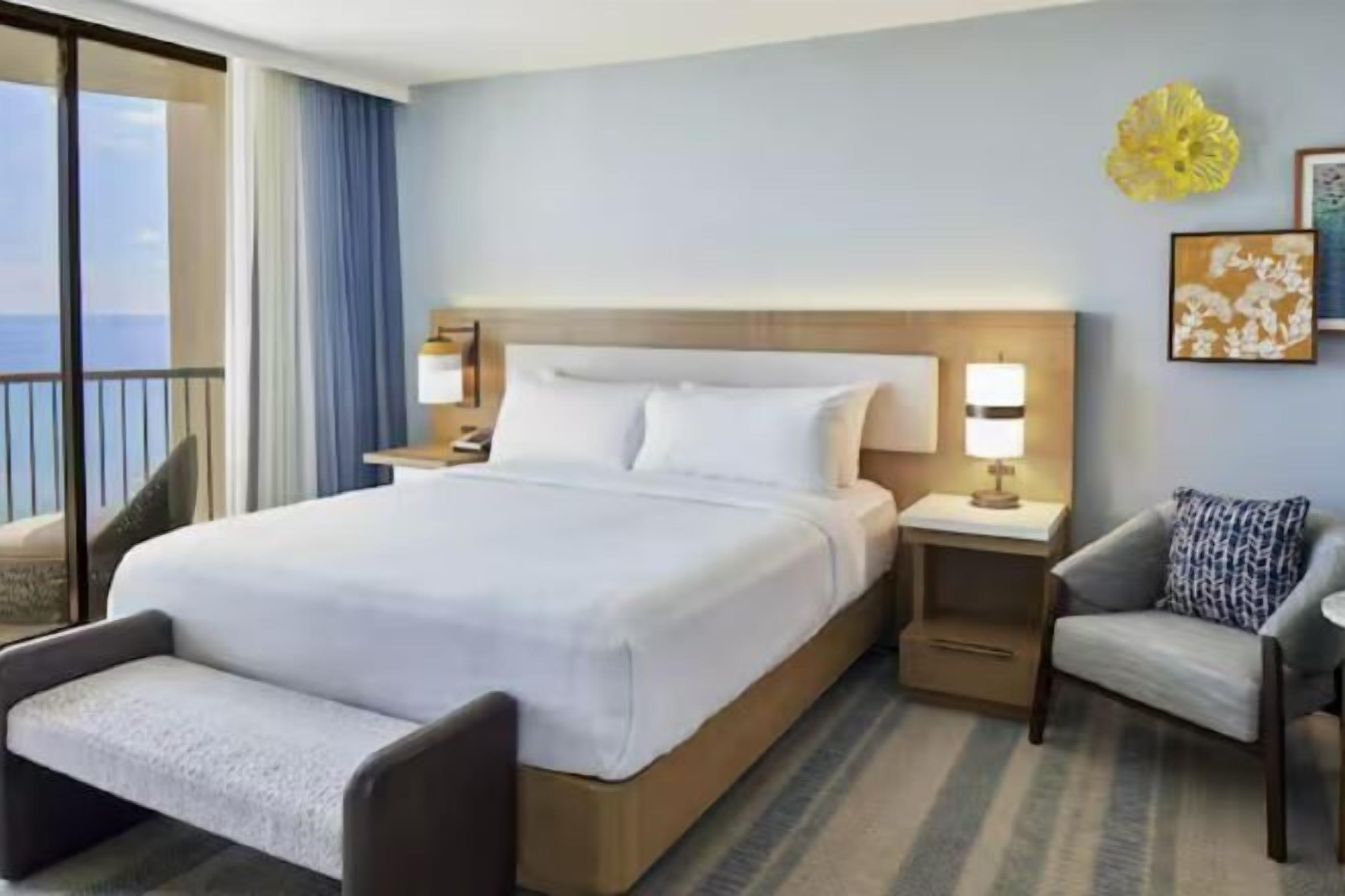 高級寢具、房內夾萬、書桌、手提電腦工作空間