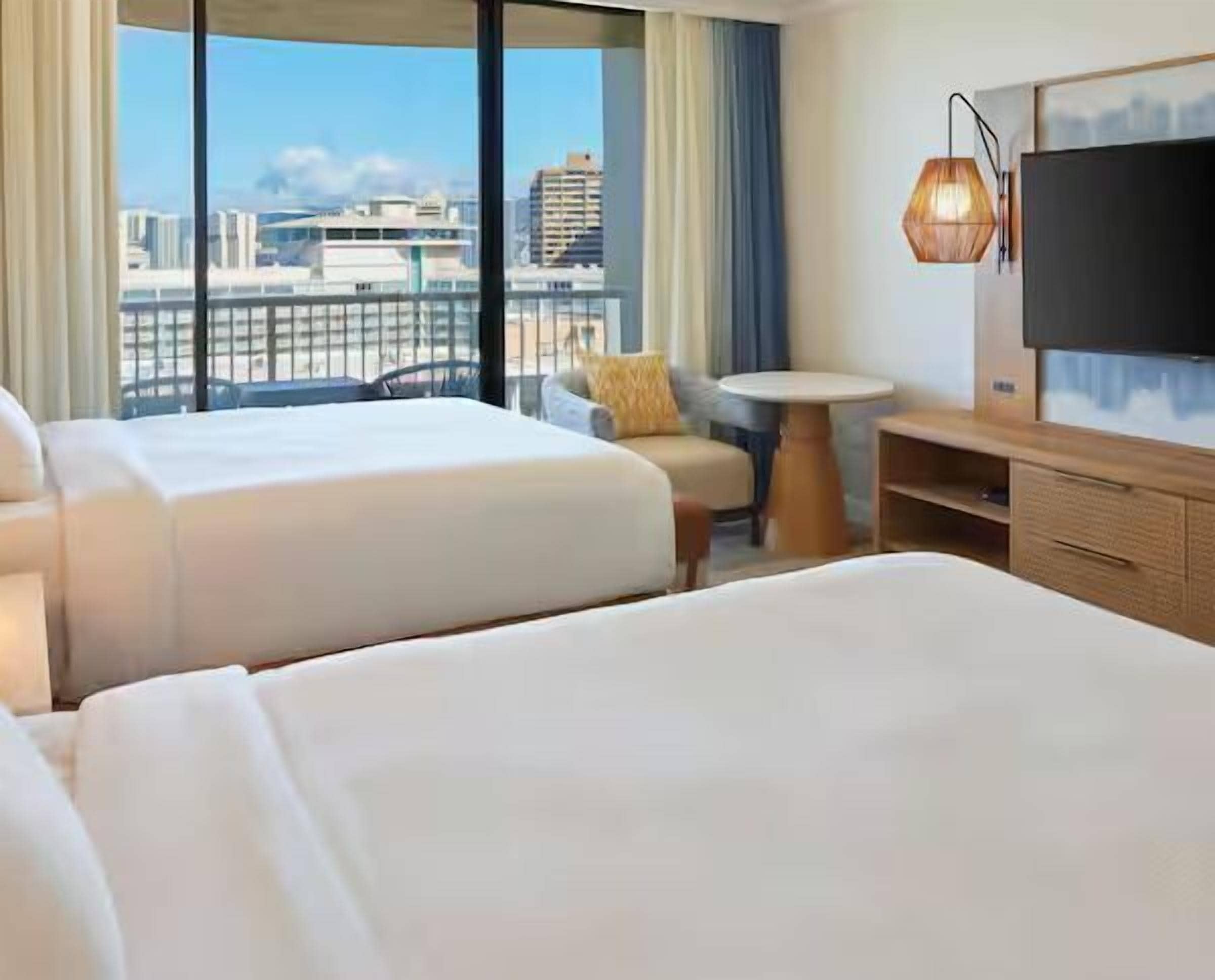 高級寢具、房內夾萬、書桌、手提電腦工作空間