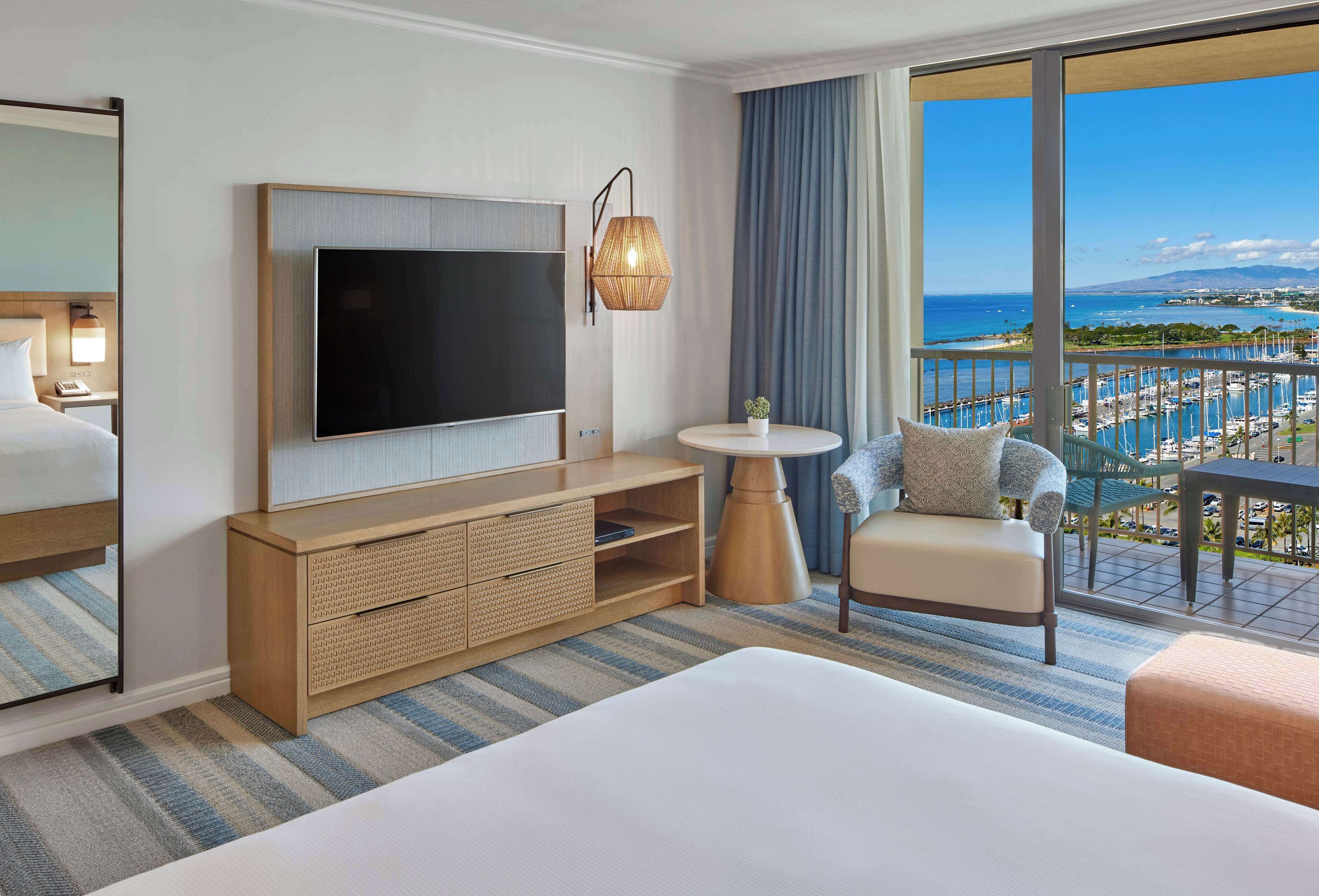 高級寢具、房內夾萬、書桌、手提電腦工作空間