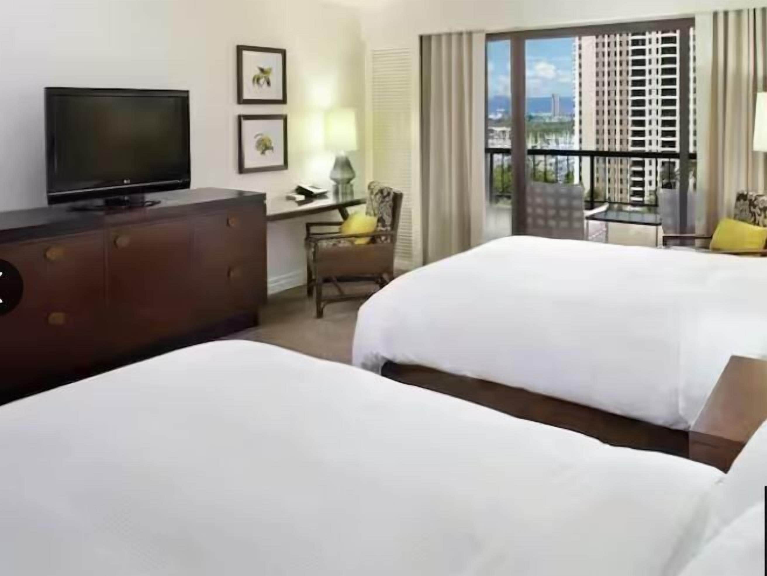 高級寢具、房內夾萬、書桌、手提電腦工作空間