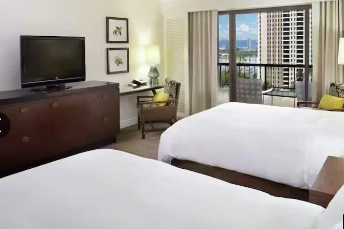 1 bedroom, premium bedding, in-room safe, desk