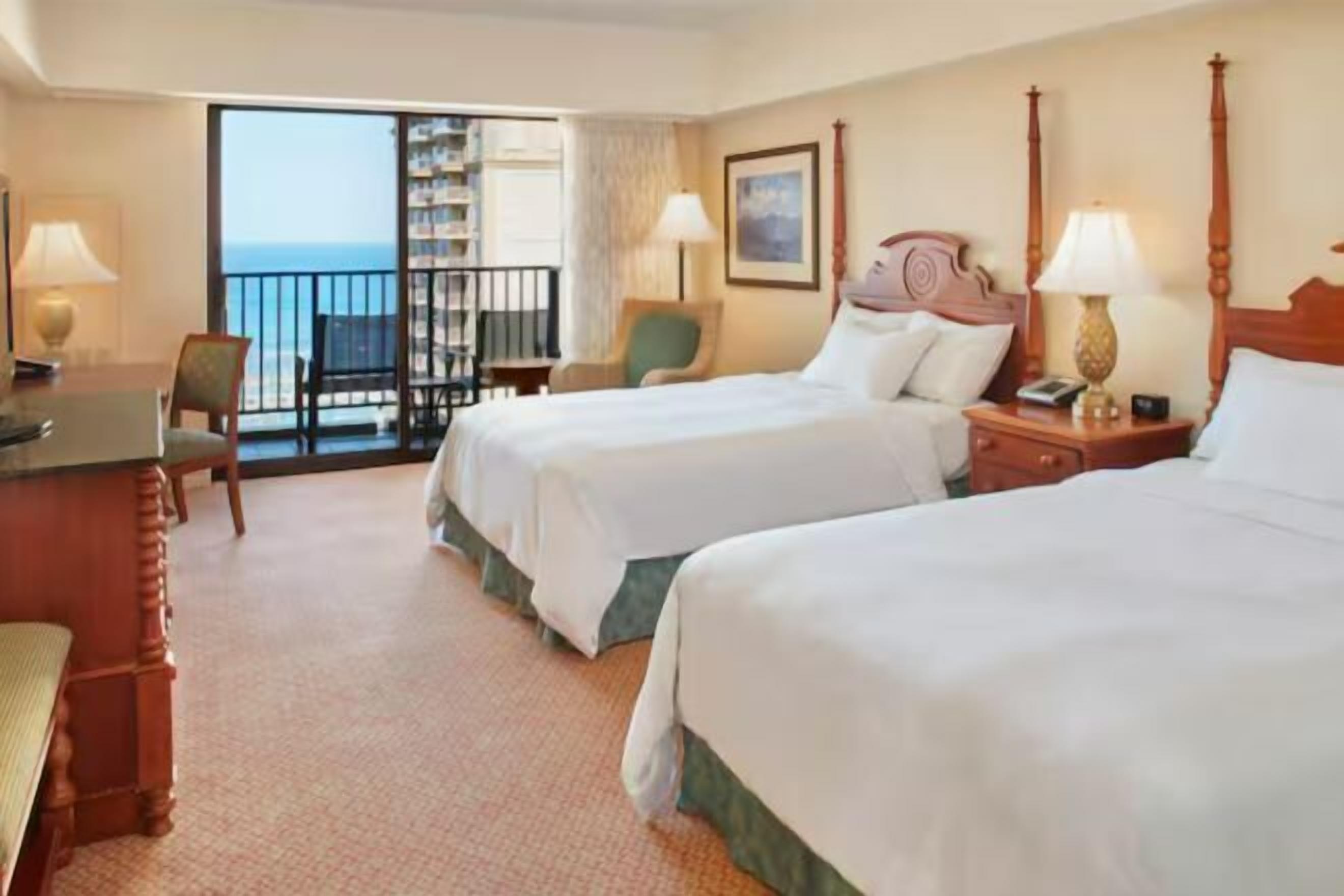 高級寢具、房內夾萬、書桌、手提電腦工作空間