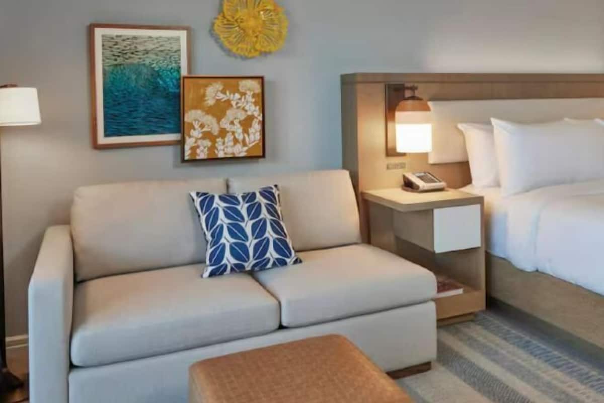 1 bedroom, premium bedding, in-room safe, desk