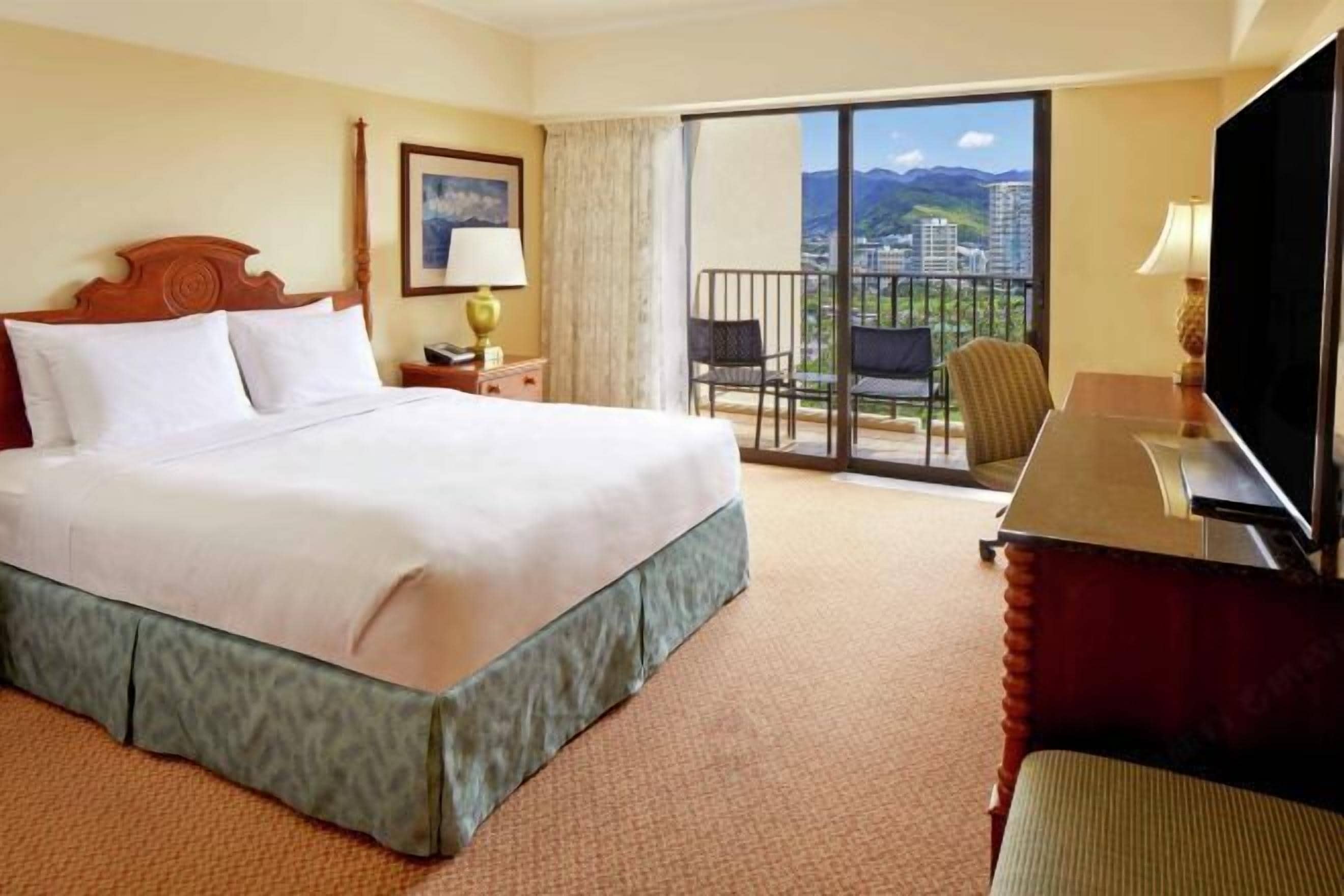 高級寢具、房內夾萬、書桌、手提電腦工作空間