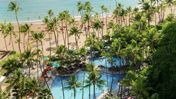 5 piscines extérieures, tentes de plage, parasols de plage