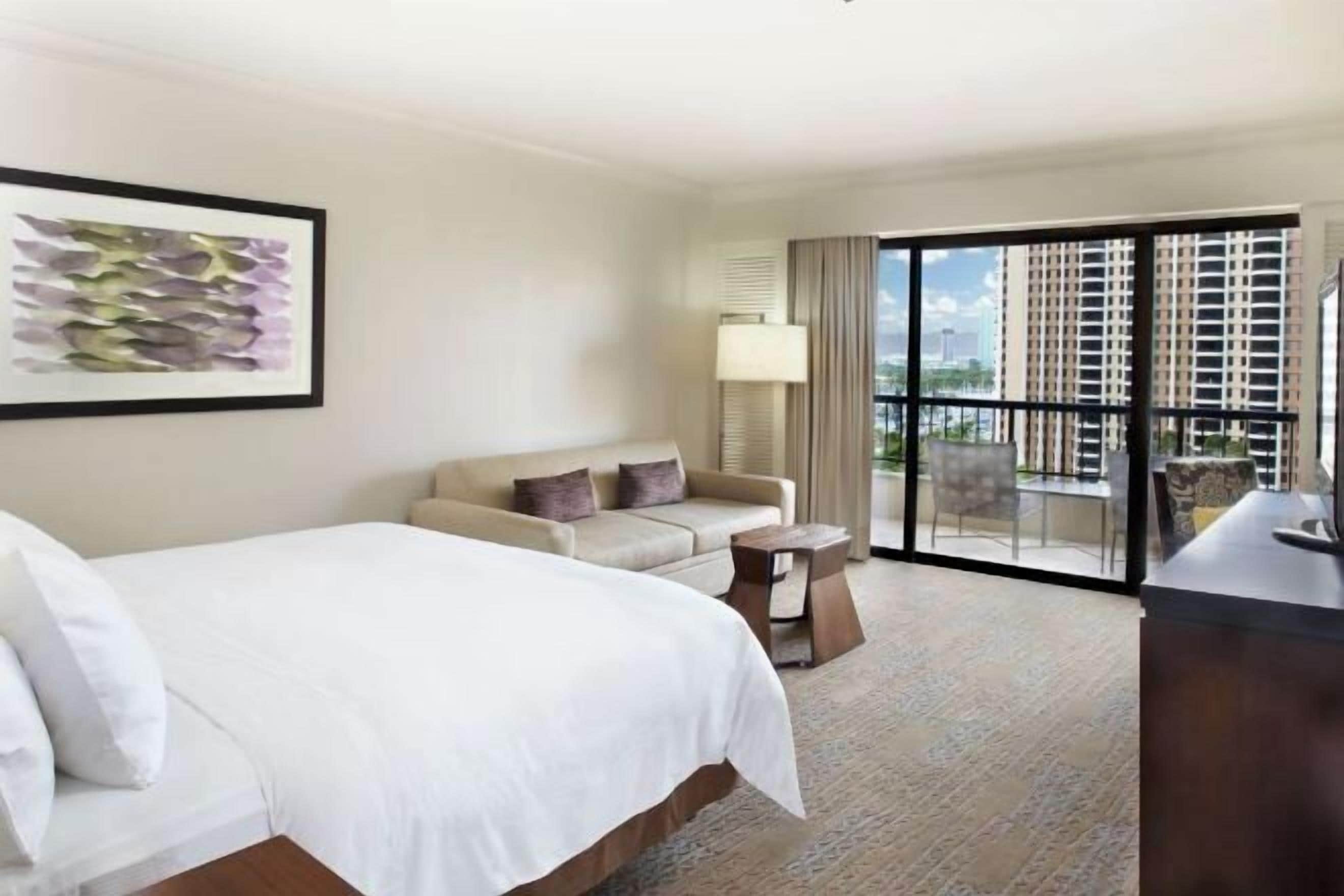 高級寢具、房內夾萬、書桌、手提電腦工作空間