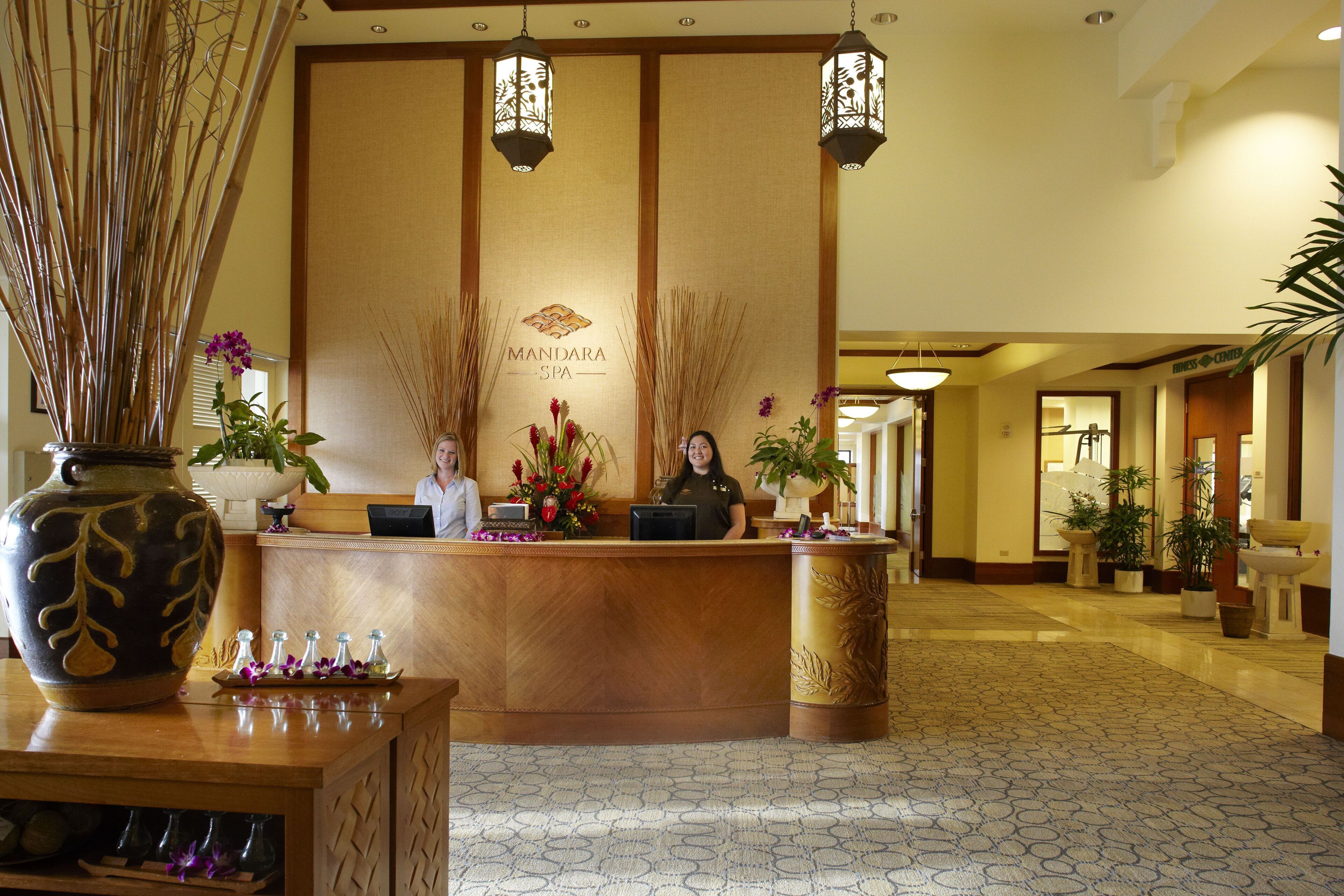 Couples treatment rooms, hot tub, body treatments, aromatherapy